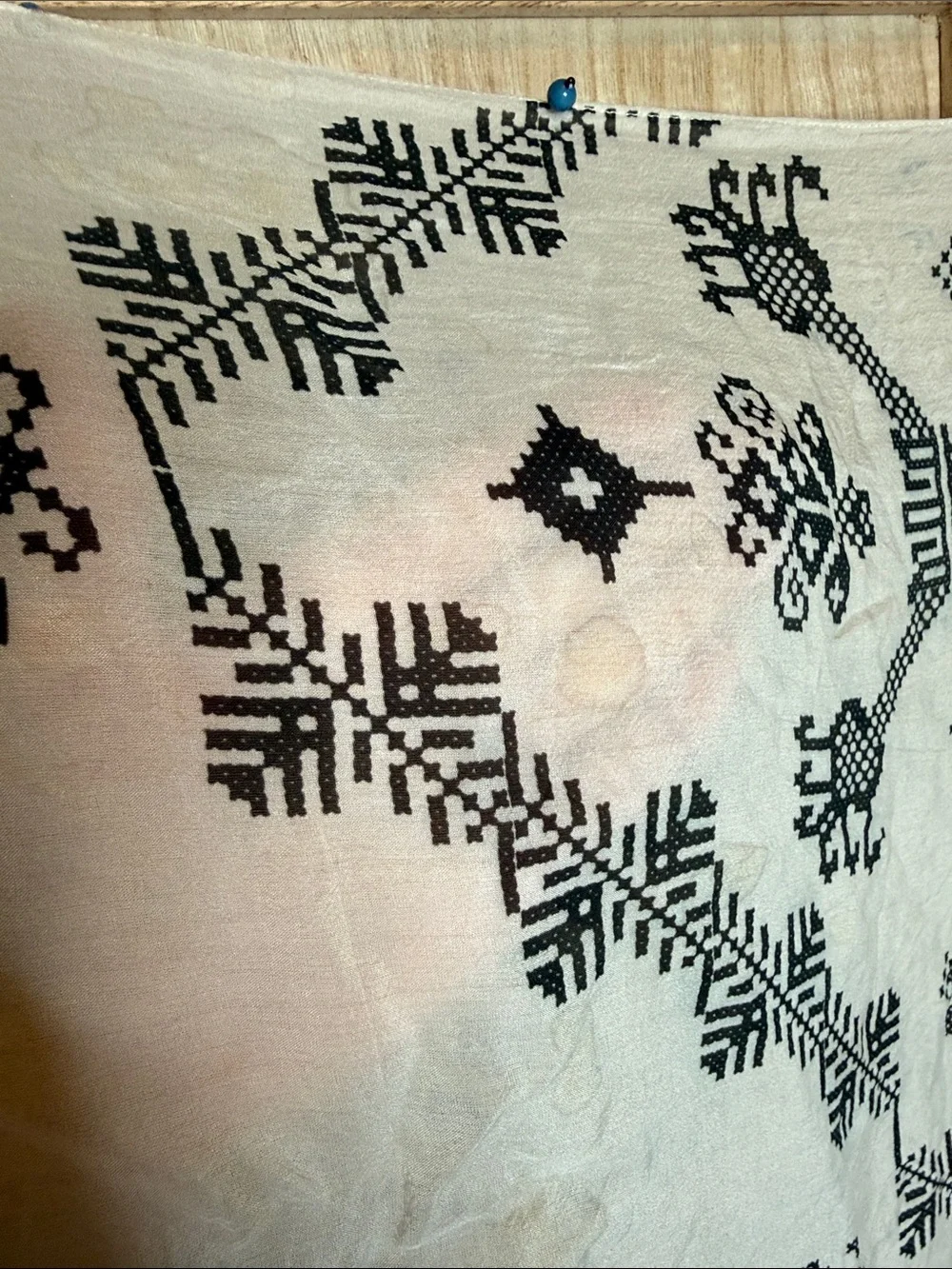 Source Unknown White and Black Printed Lightweight Scarf Wrap or Swim Coverup